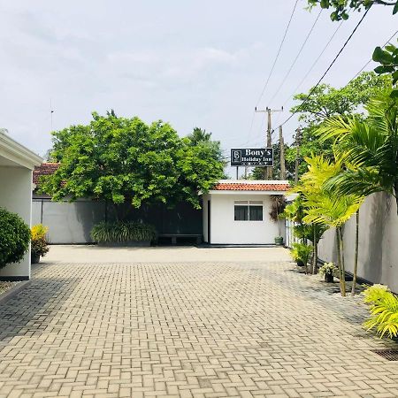 Bony'S Holiday Inn 尼甘布 外观 照片