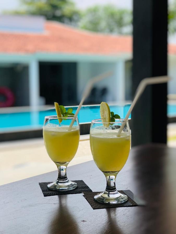 Bony'S Holiday Inn 尼甘布 外观 照片